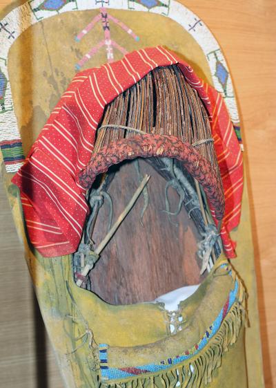 Detail, Apache papoose carrier